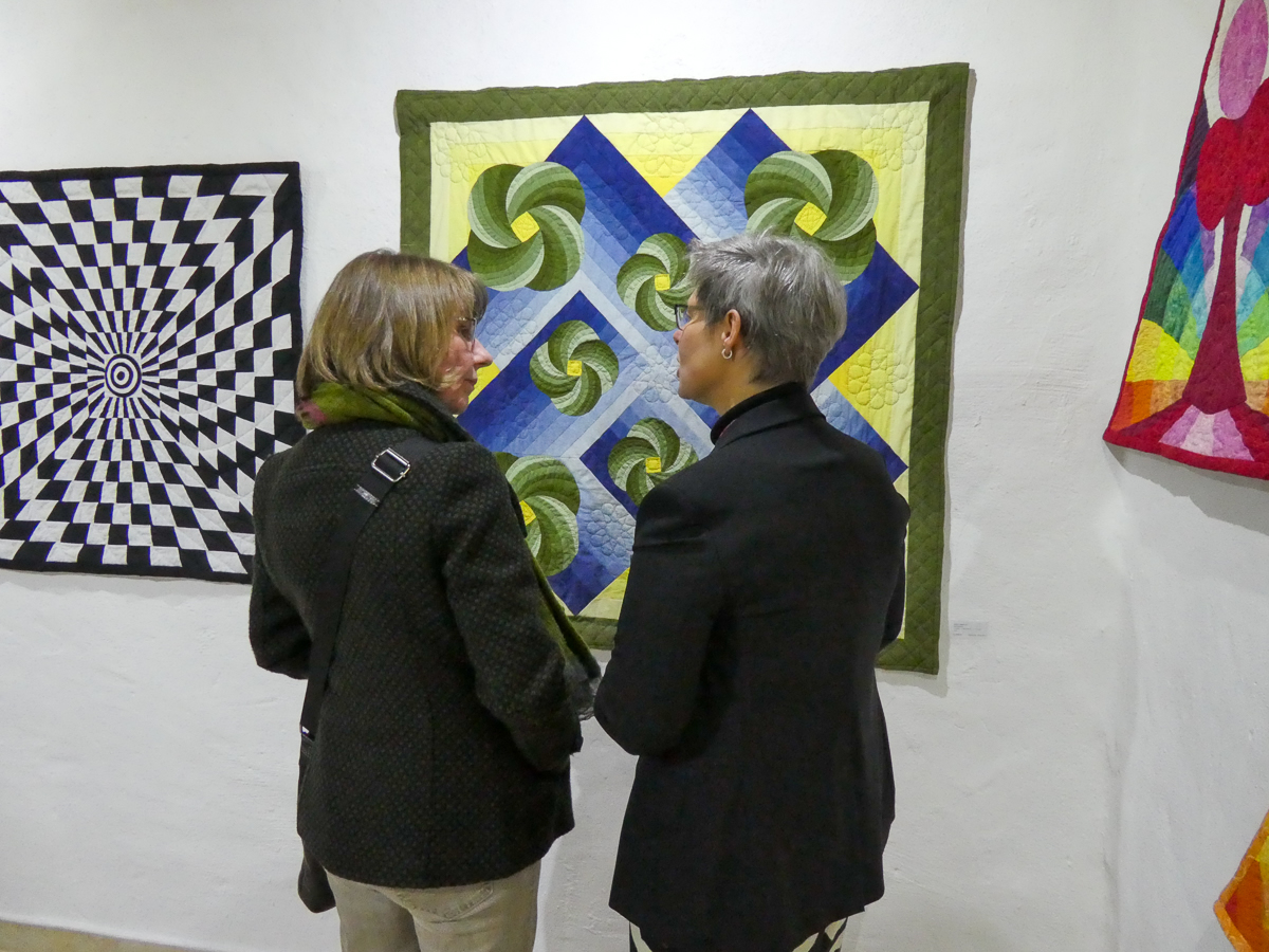 Ausstellung Homburg-Gespräch mit Besucherin Jan2017